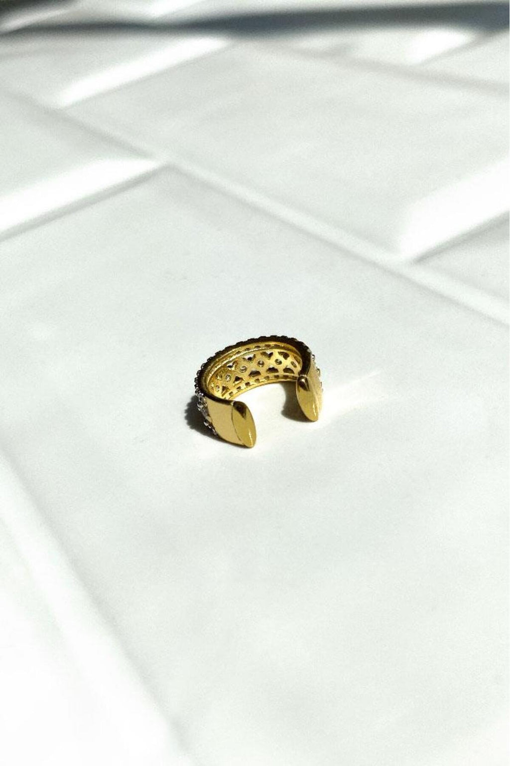 Taşlı Crown Kıkırdak Küpe