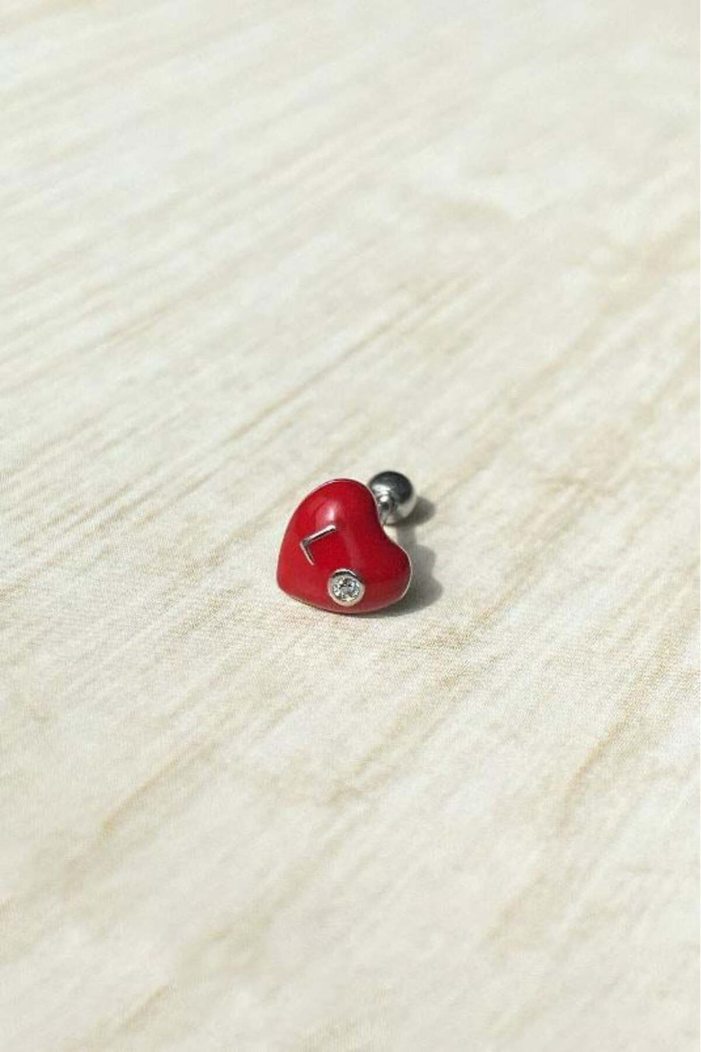 Kırmızı Mineli Love Kalp Piercing Küpe