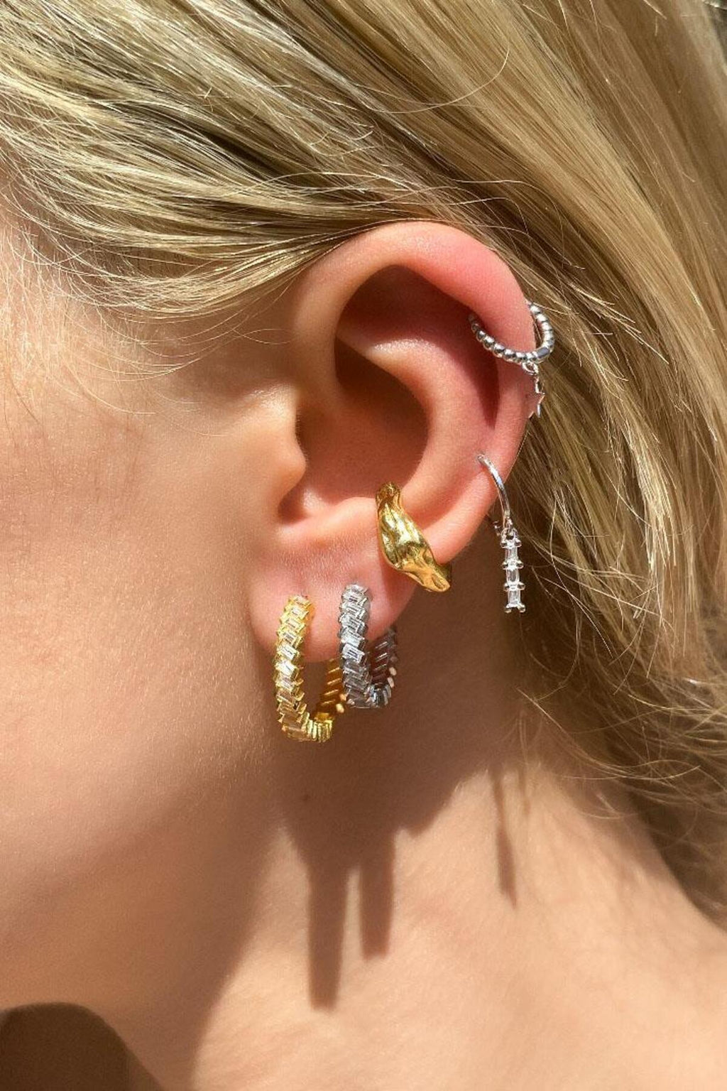 Baget Taşlı Sannaltılı Piercing Küpe