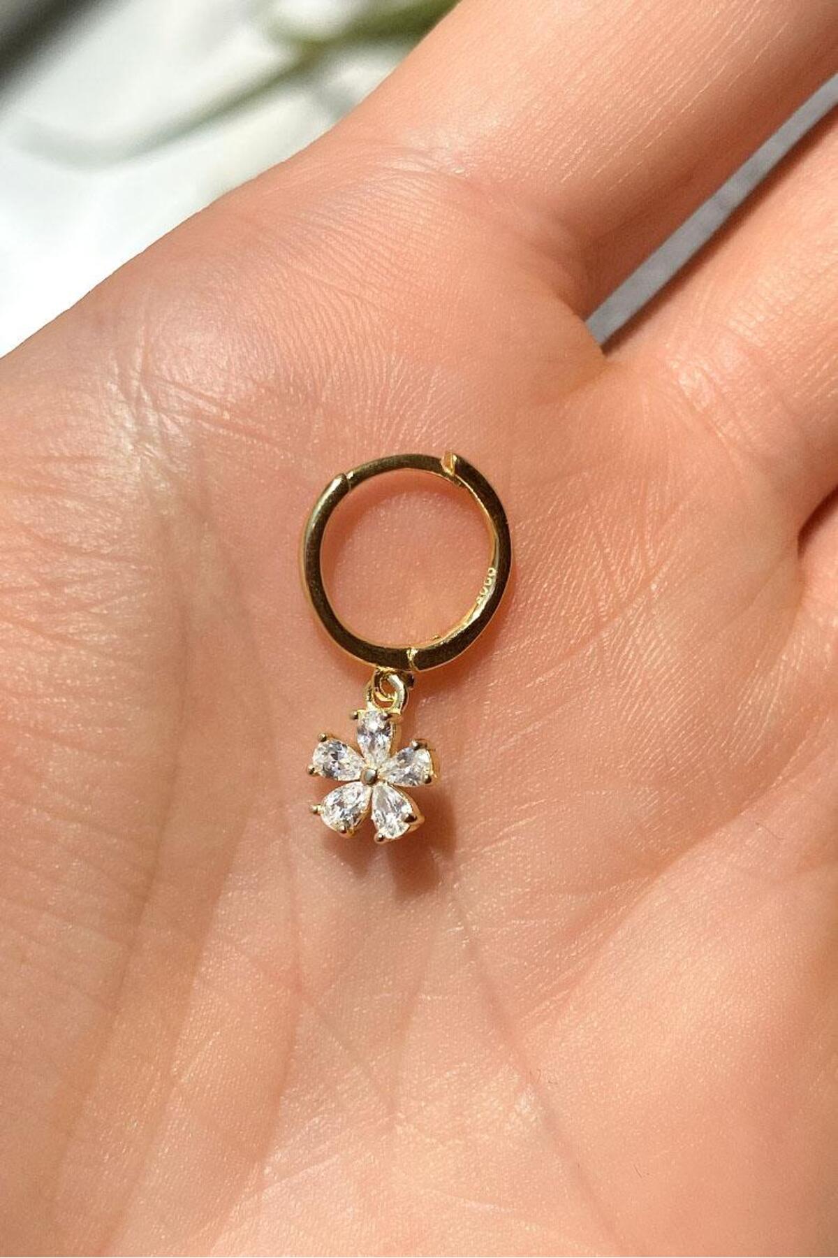 Papatya Halka Piercing Küpe