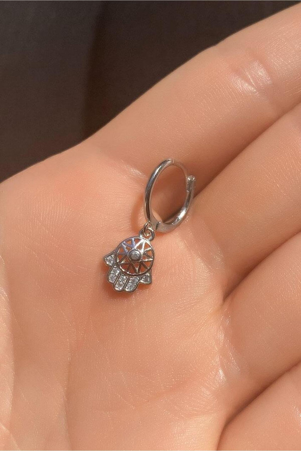 Fatma Ana Eli Halka Piercing Küpe