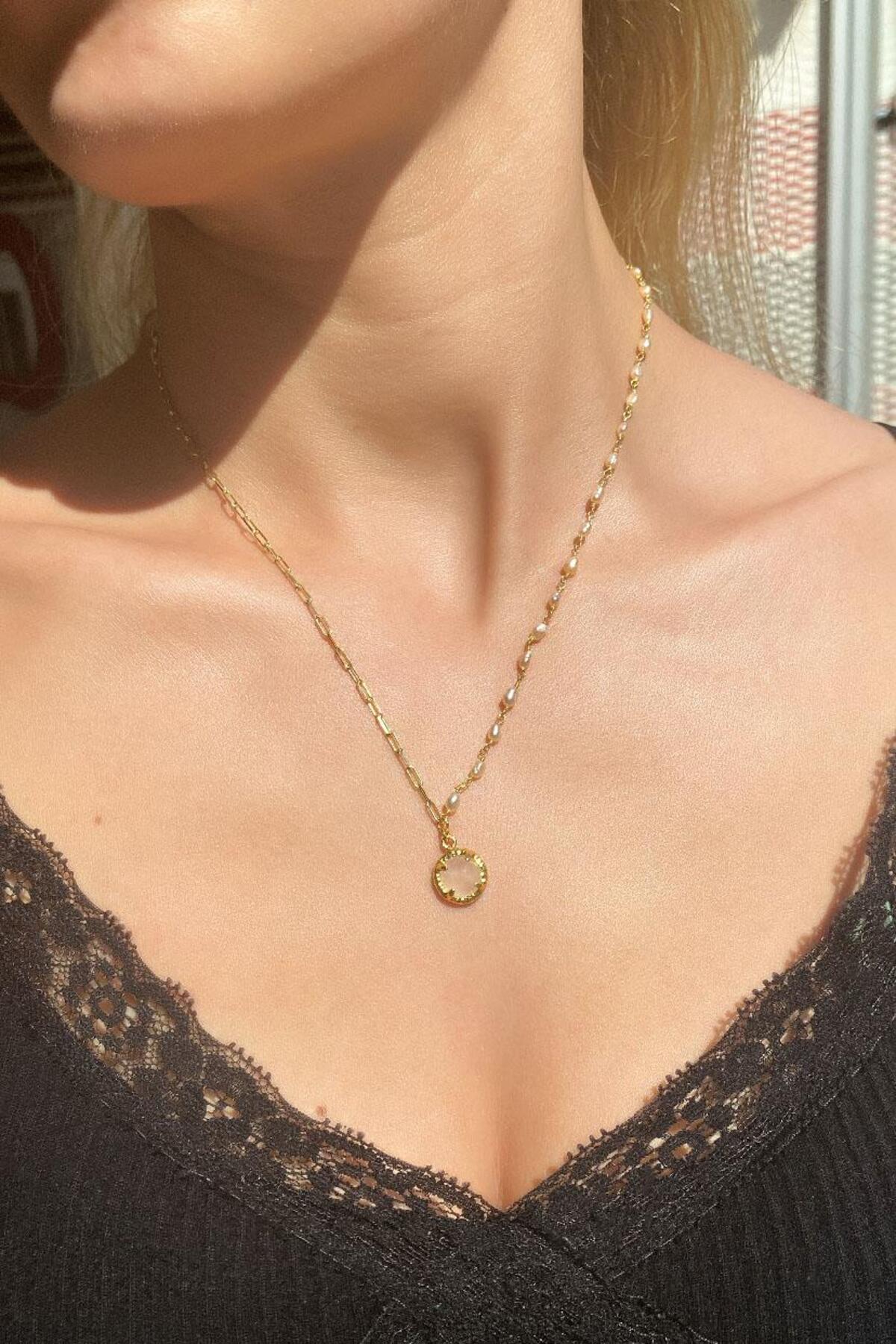 925 Ayar Gümüş, 14 Ayar Gold, Yarısı Zincir, Yarısı Gerçek İnci Yuvarlak Pembe Quartz Taşlı Kolye