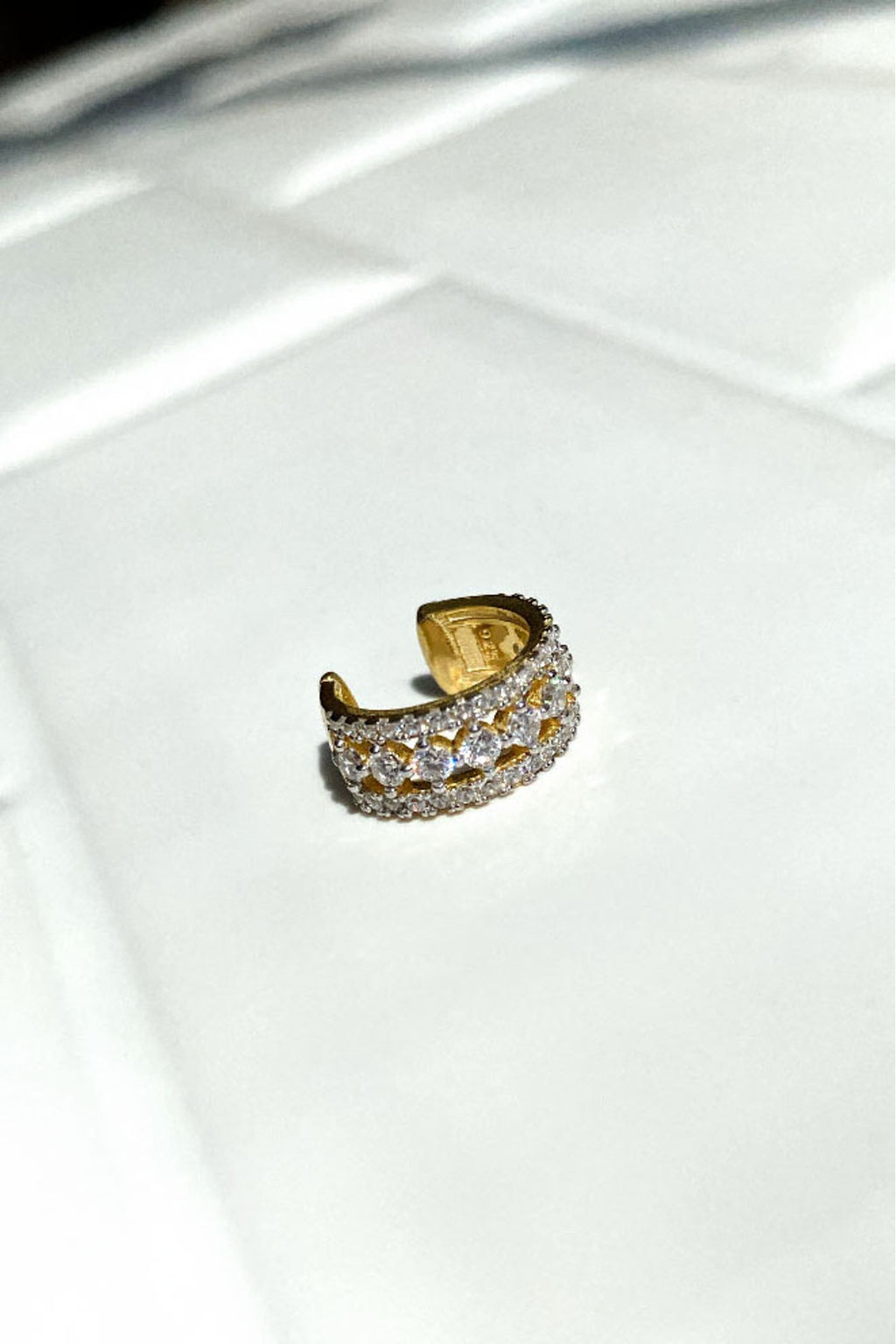 Taşlı Crown Kıkırdak Küpe