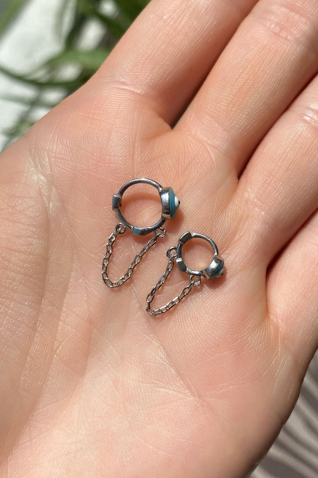 Büyük Boy Mineli Nazar Göz Zincirli Halka Piercing Küpe