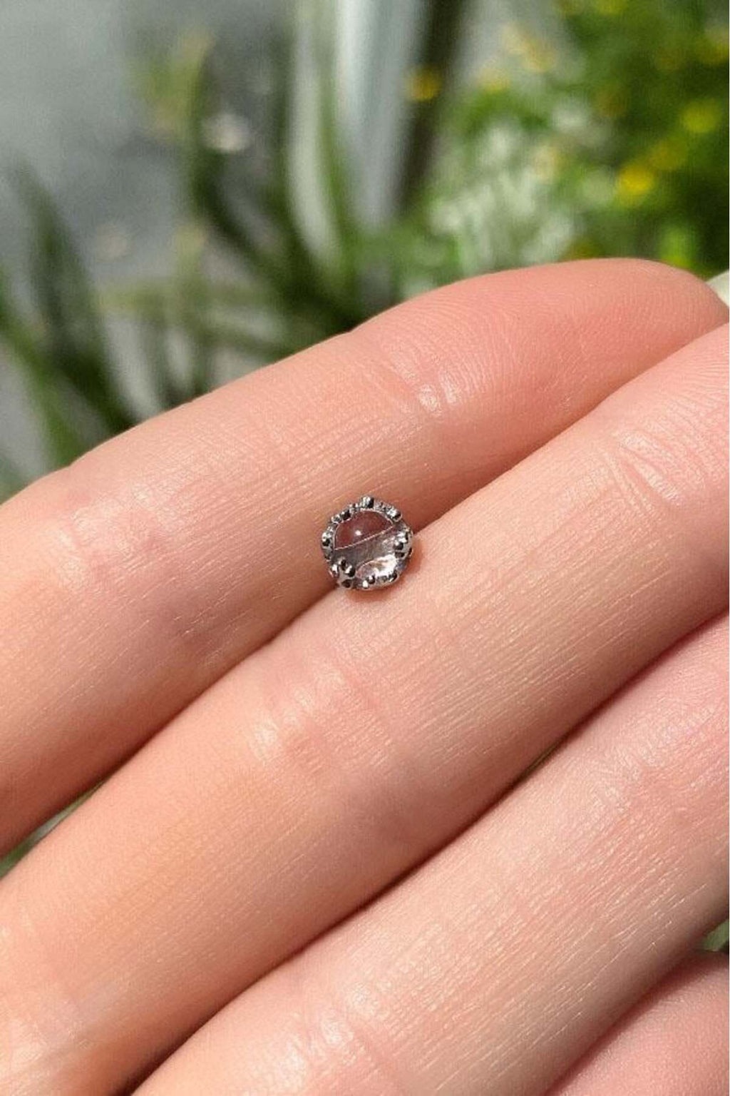 Yeşil Taşlı Yuvarlak Piercing Küpe
