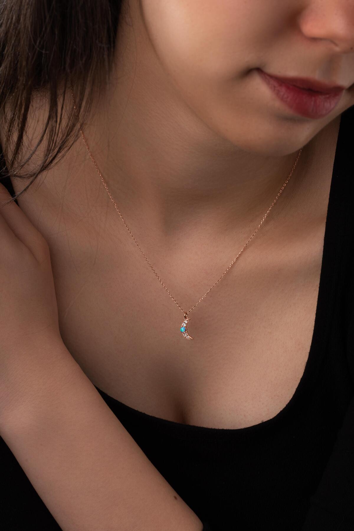 Minimal Mavi Opal Taşlı Ay Kolye