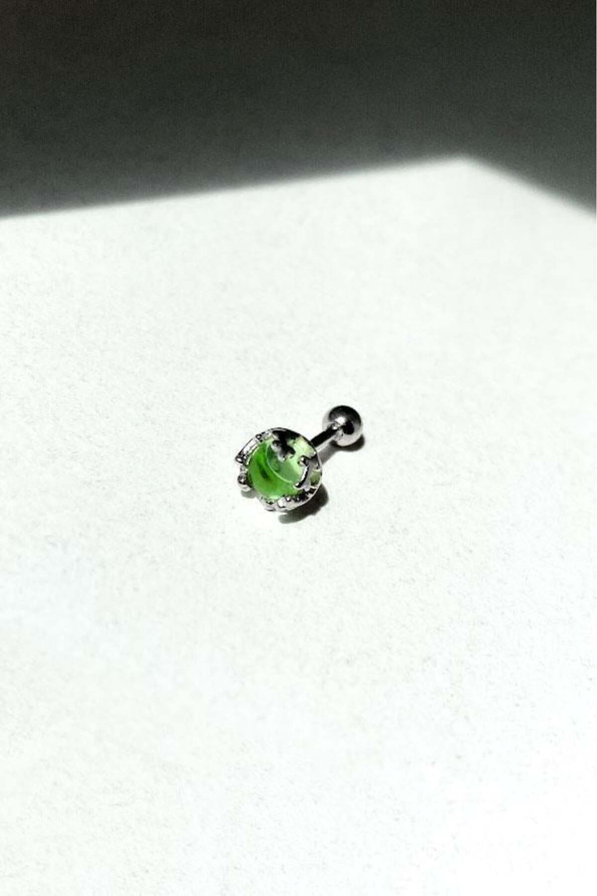 Yeşil Taşlı Yuvarlak Piercing Küpe
