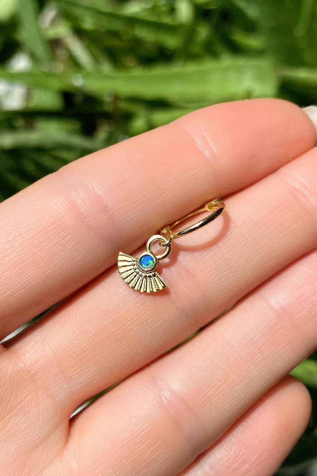Mavi Opal Taşlı Yelpaze Tasarım Halka Piercing Küpe
