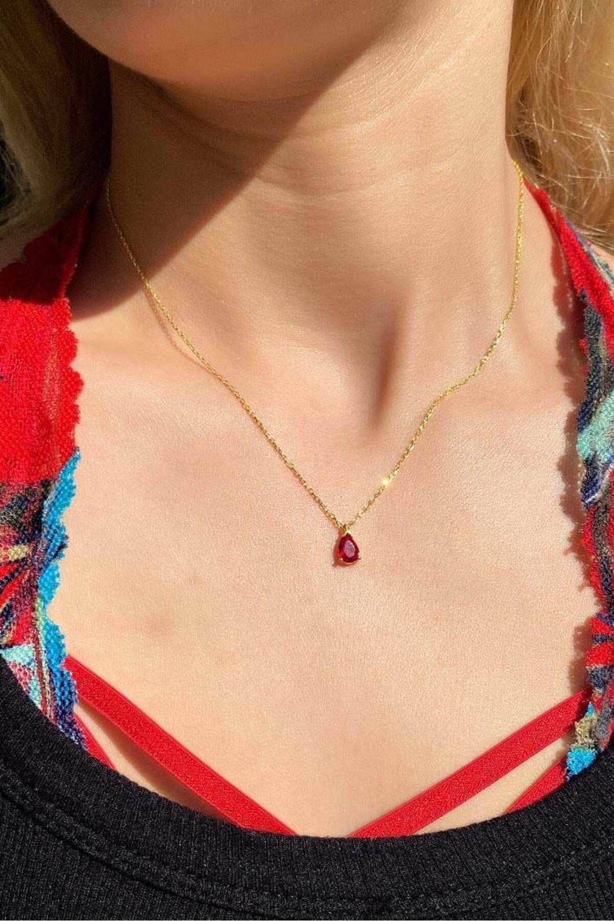 Pembe Taşlı Minimal Damla Kolye