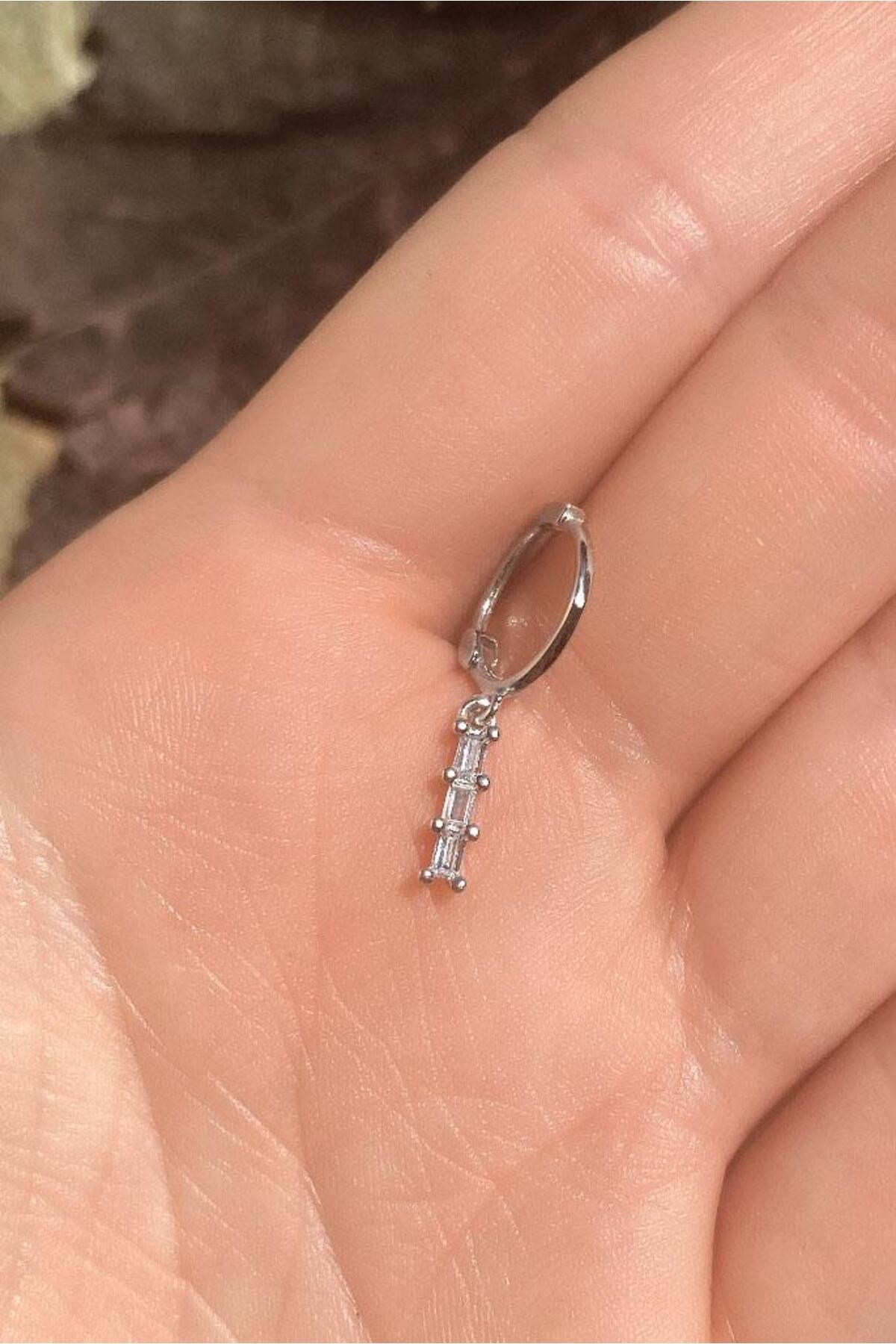 Baget Taşlı Sannaltılı Piercing Küpe