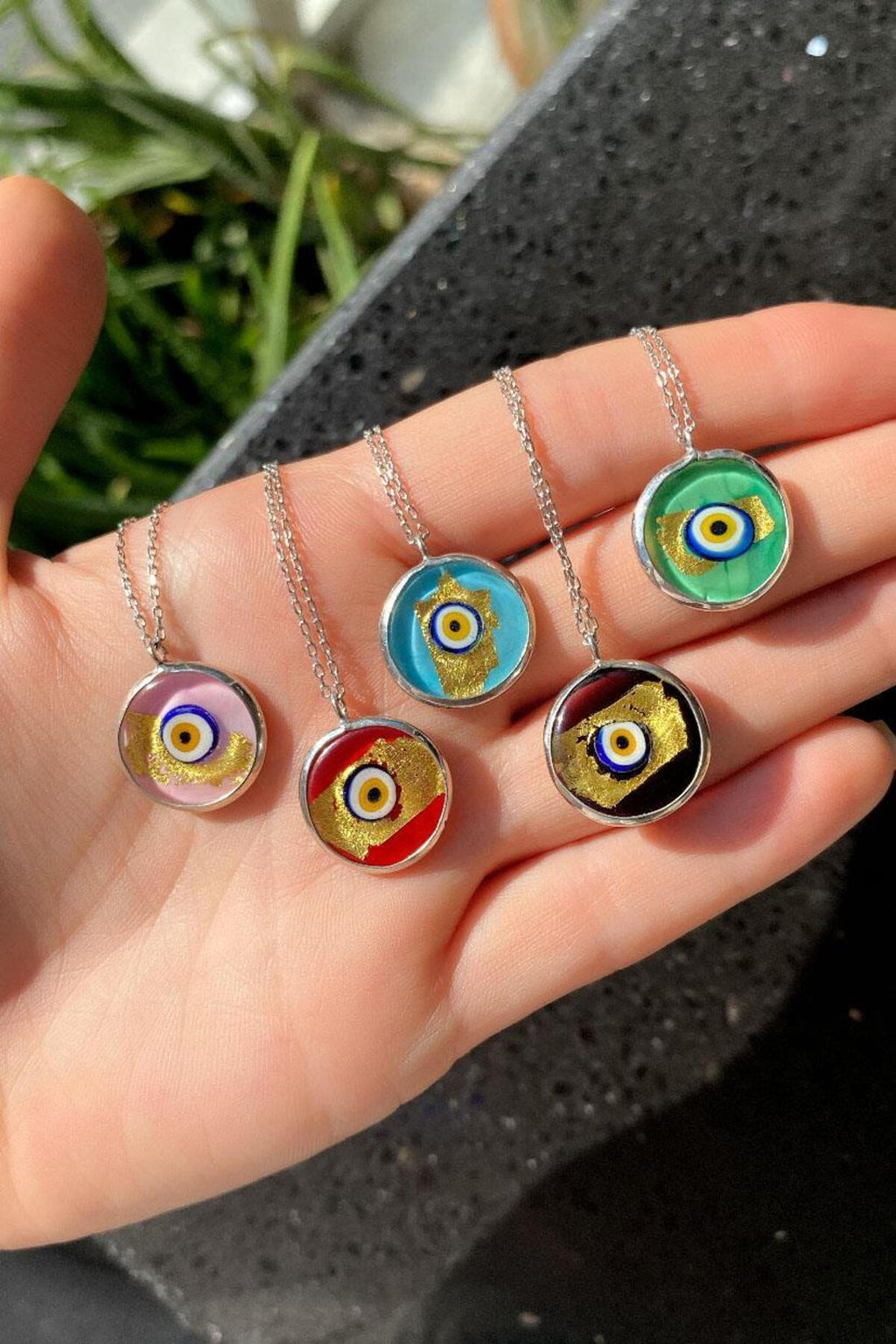 Siyah Mineli Nazar Kolye