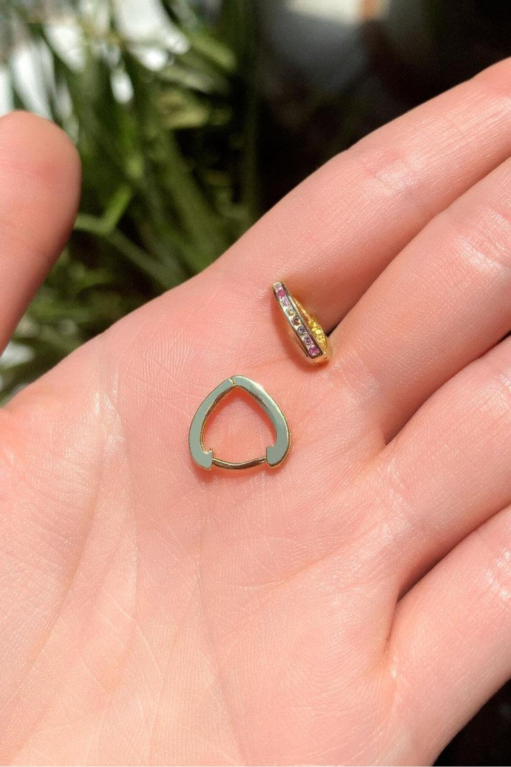 Beyaz Taşlı Mini Oval Halka Küpe