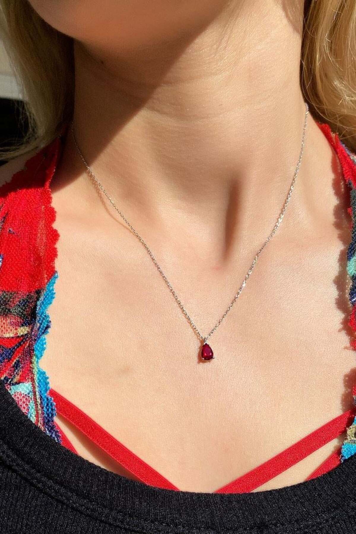 Pembe Taşlı Minimal Damla Kolye