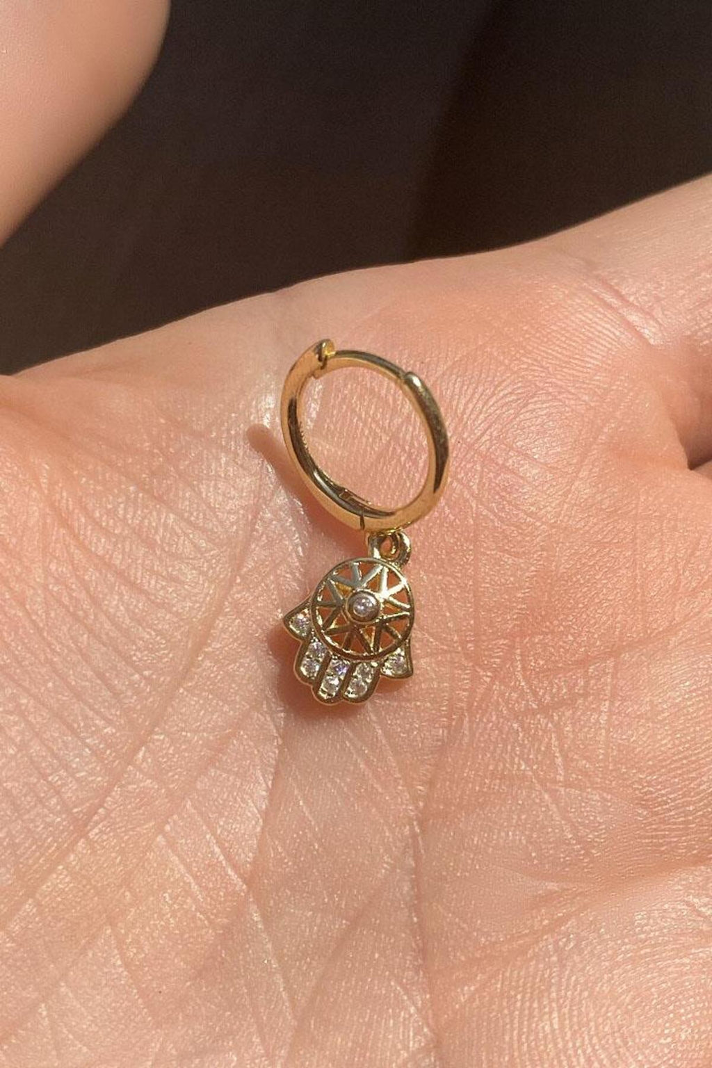 Fatma Ana Eli Halka Piercing Küpe