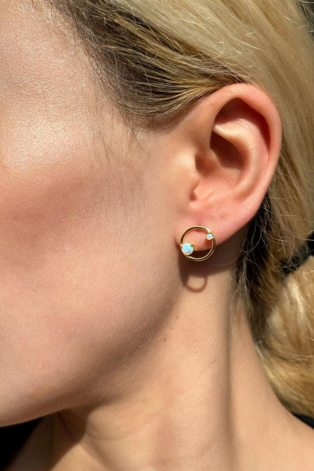 Opal Taşlı Yuvarlak Minimal Küpe