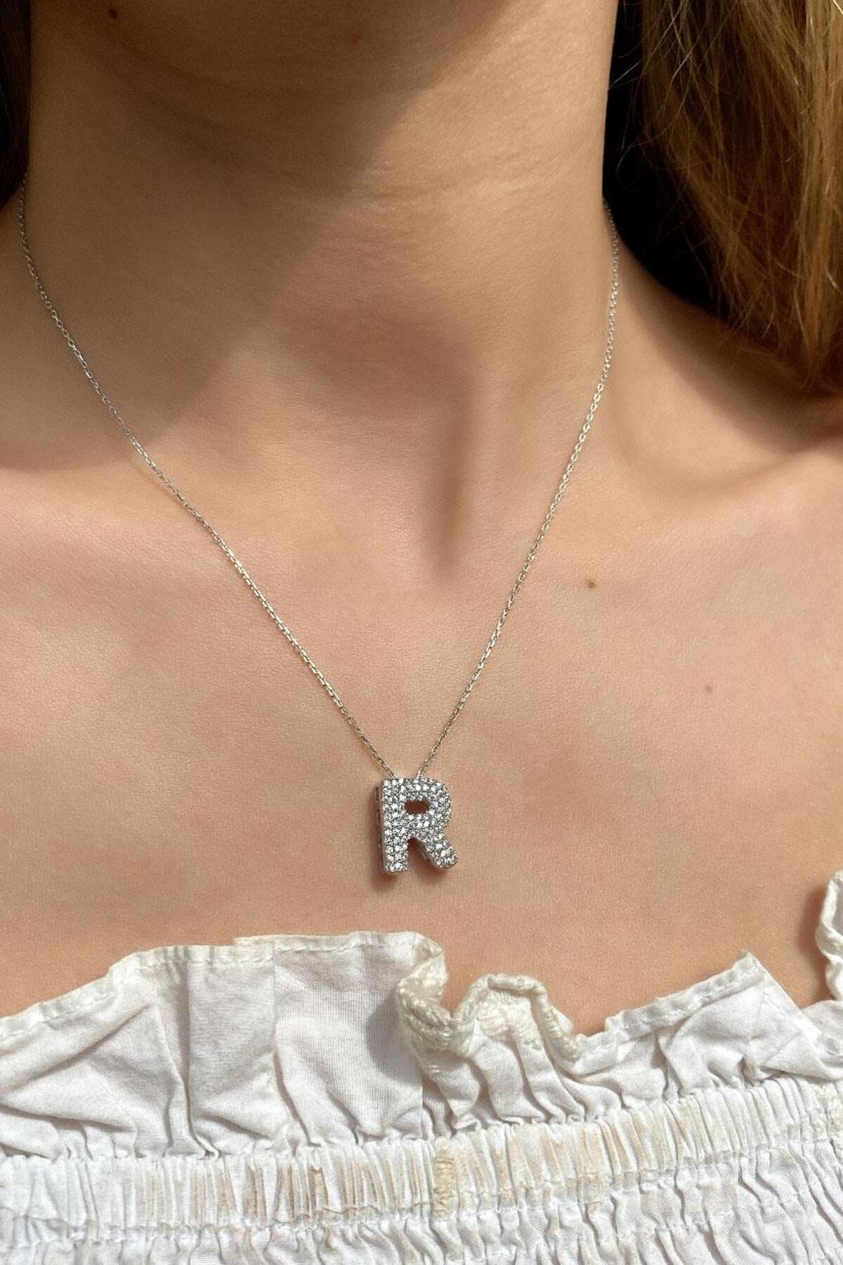 R Harf Kolye