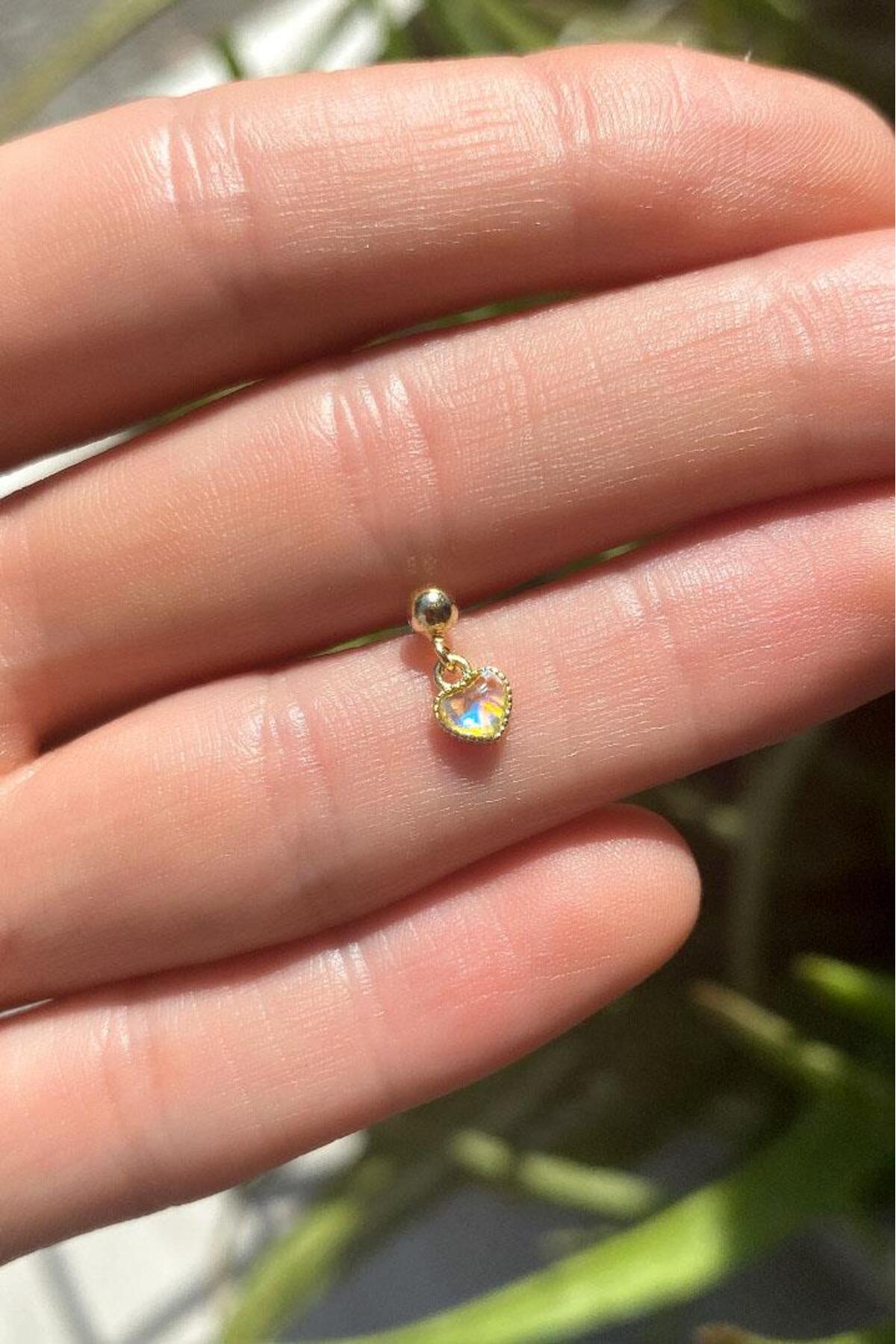 Sallantılı Opal Taşlı Kalp Piercing Küpe