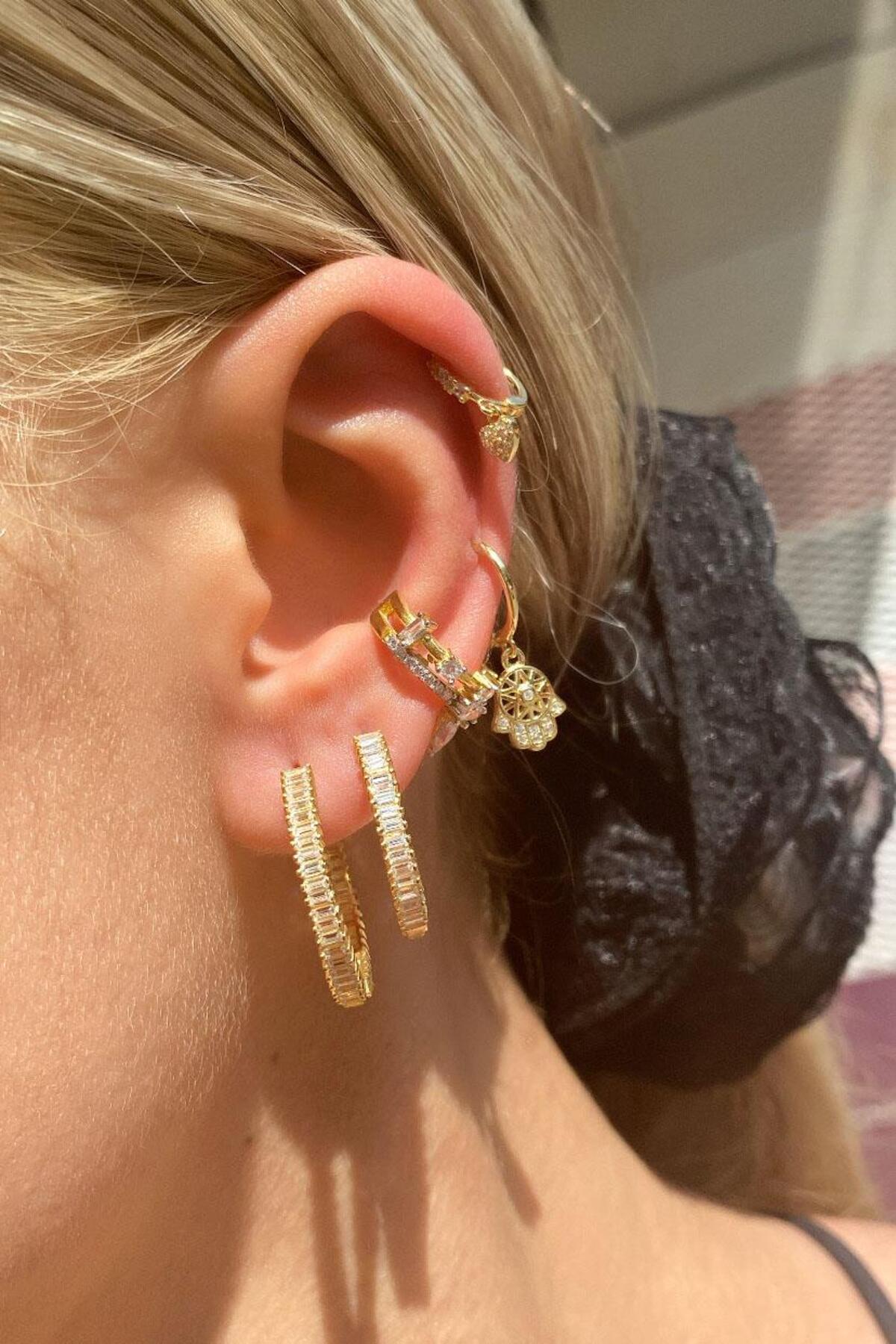Fatma Ana Eli Halka Piercing Küpe