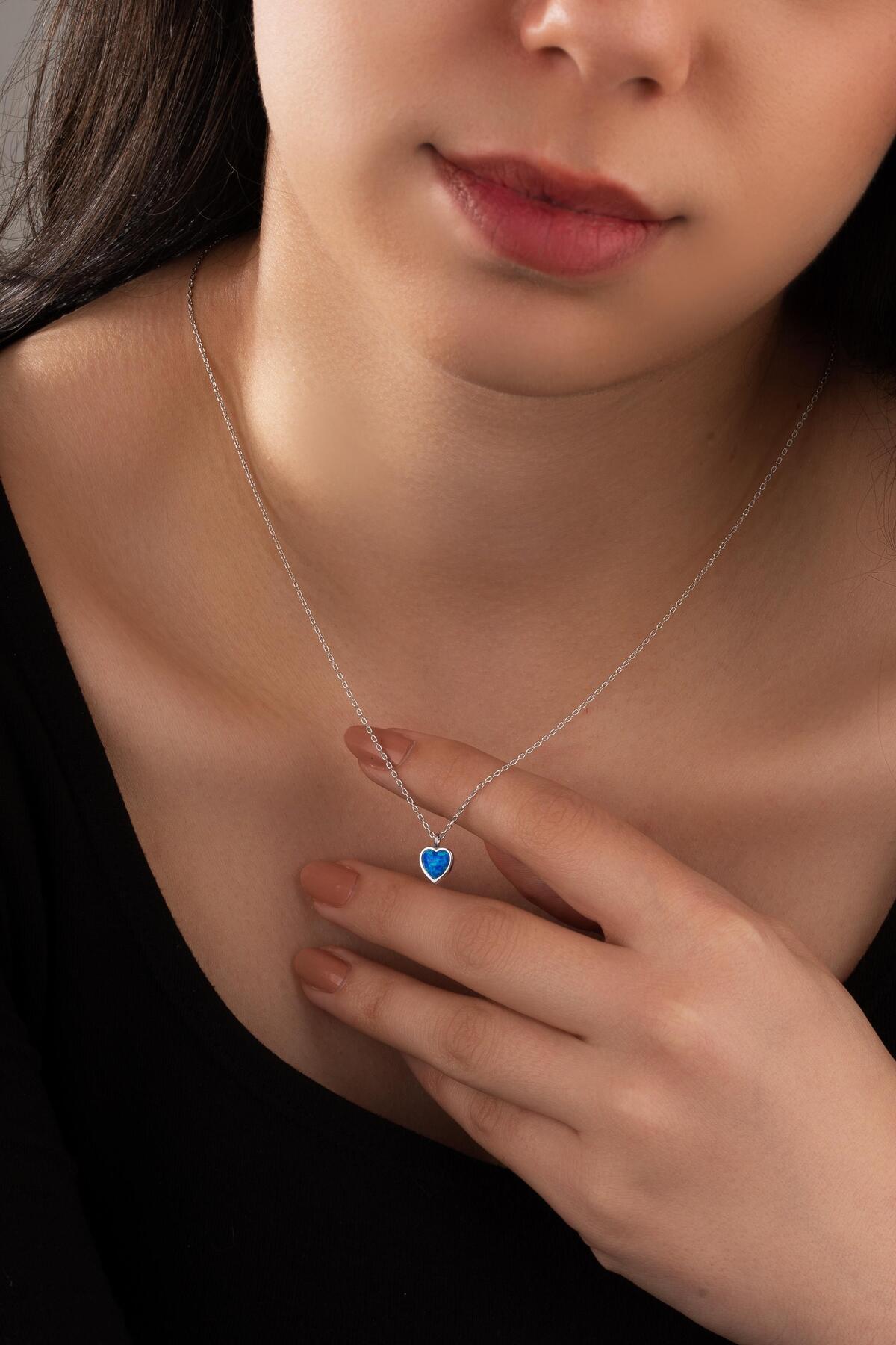 Açık Mavi Opal Taşlı Minimal Kalp Kolye