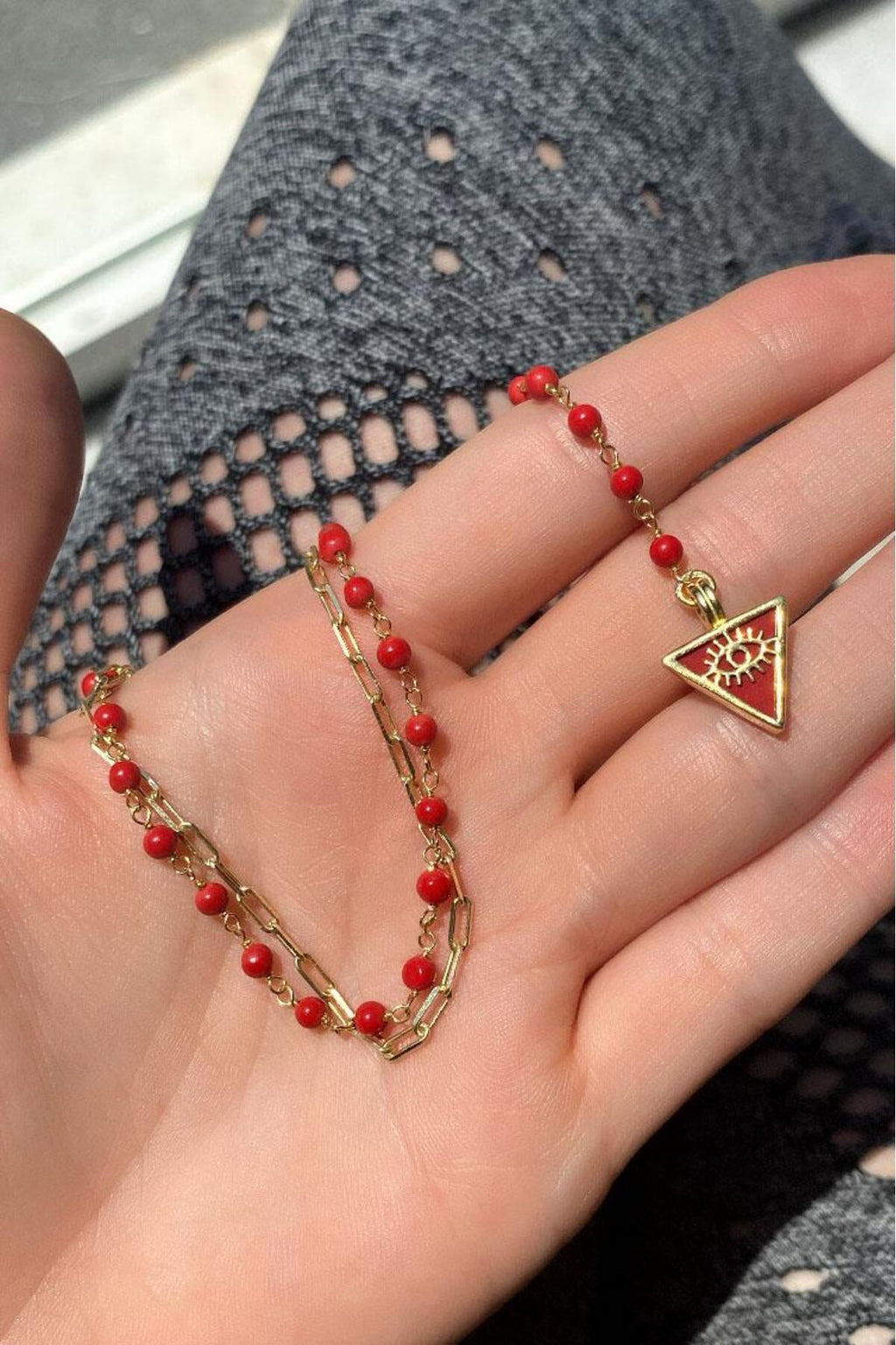 Yarı Zincir, Yarı Kırmızı Mercan Doğal Taşlı Üçgen Göz Y Kolye