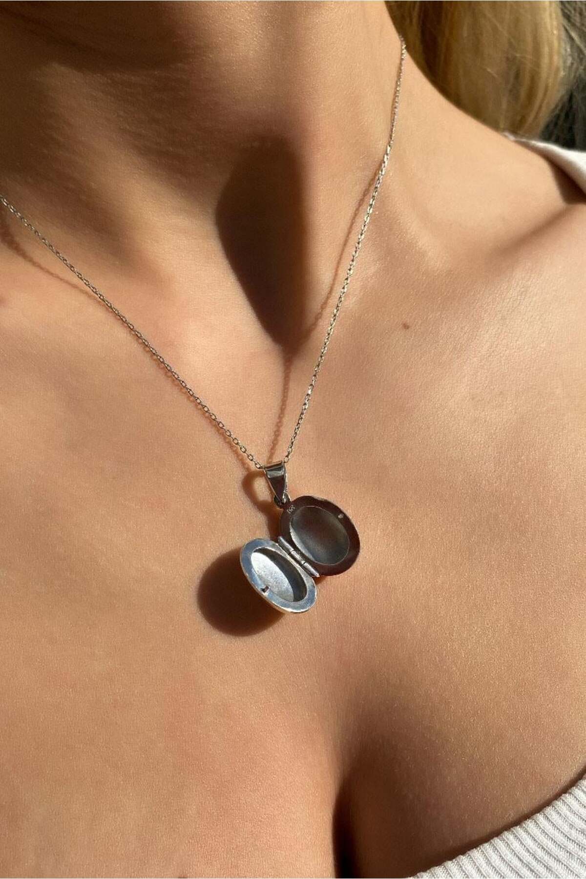 1,8 cm Açılır-Kapanır Oval Kolye