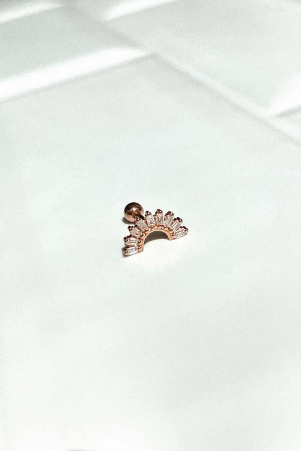 Baget Taşlı Yelpaze Piercing Küpe