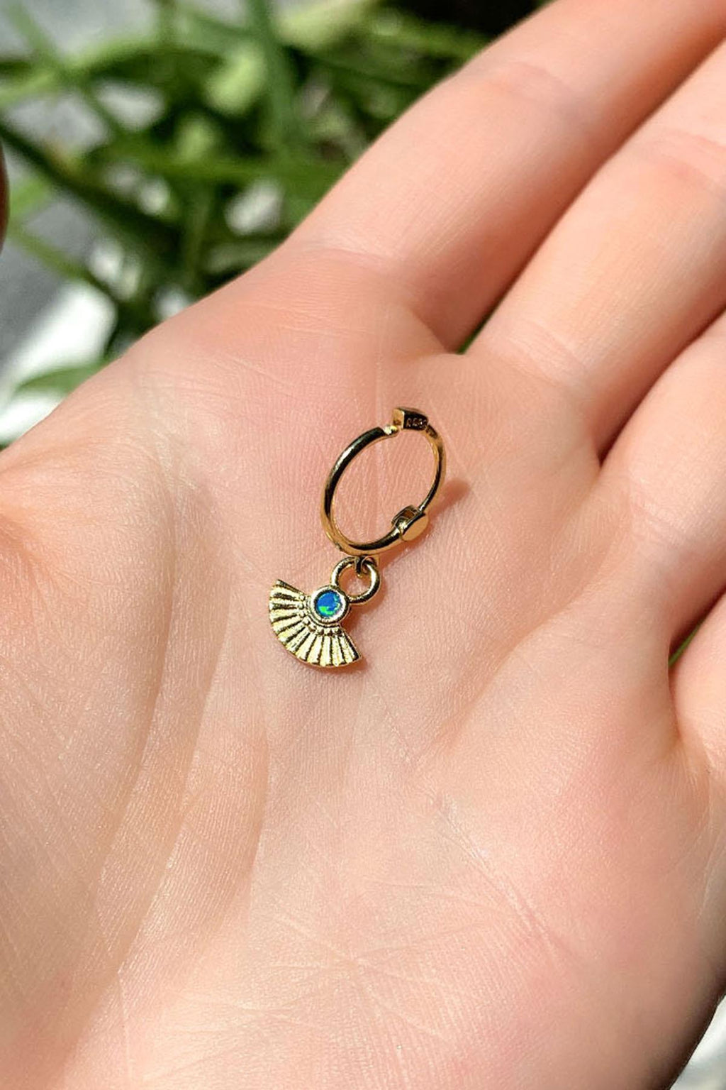 Mavi Opal Taşlı Yelpaze Tasarım Halka Piercing Küpe
