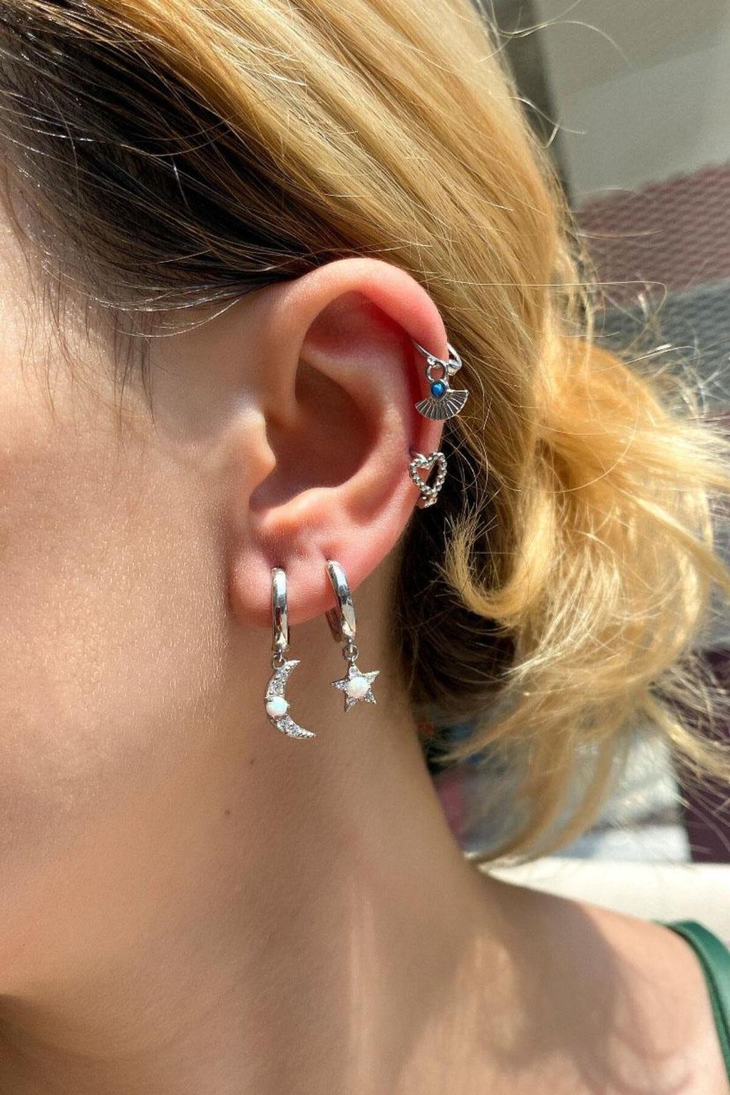 Mavi Opal Taşlı Yelpaze Tasarım Halka Piercing Küpe