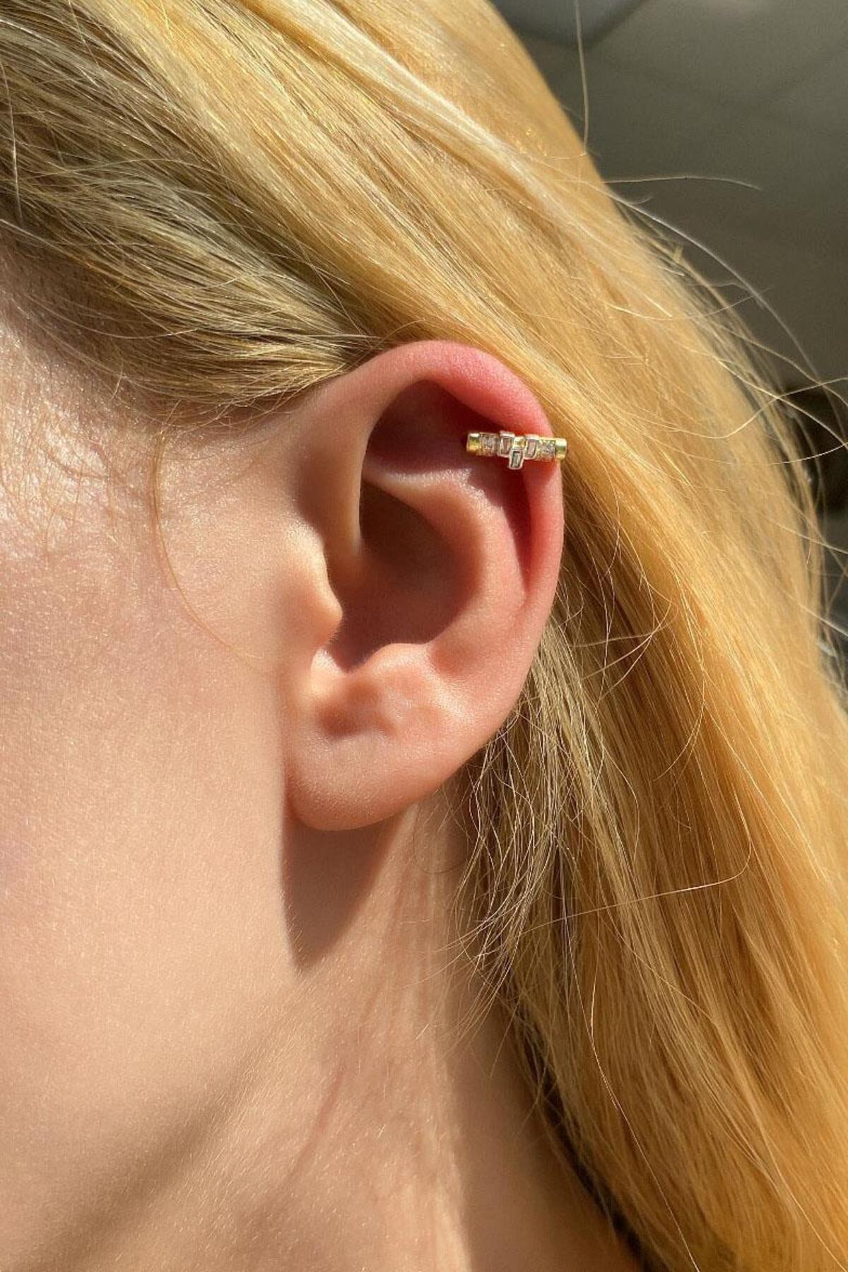 Baget Fuşya Taşlı Piercing Küpe