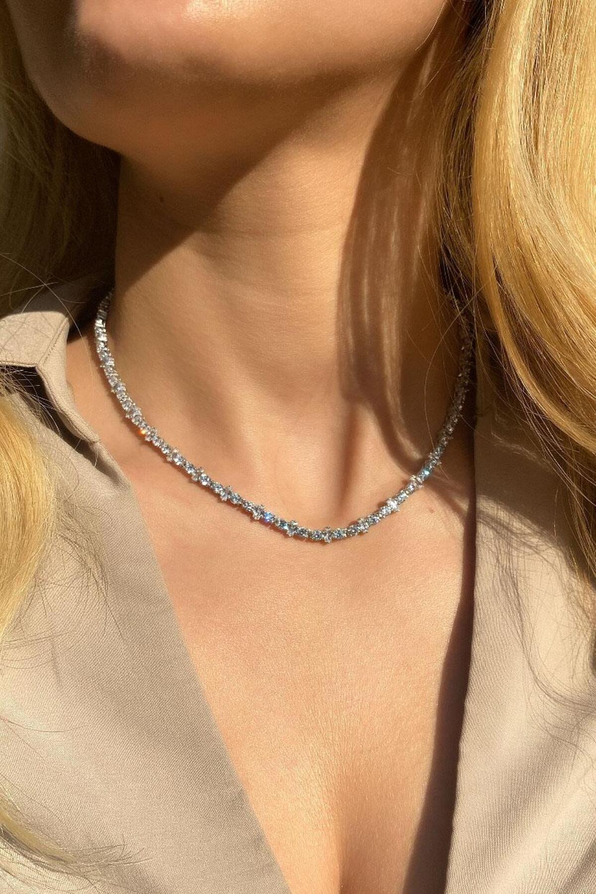 +A Kalite Araları Baget Taşlı Pırlanta Kilit Su Yolu Kolye