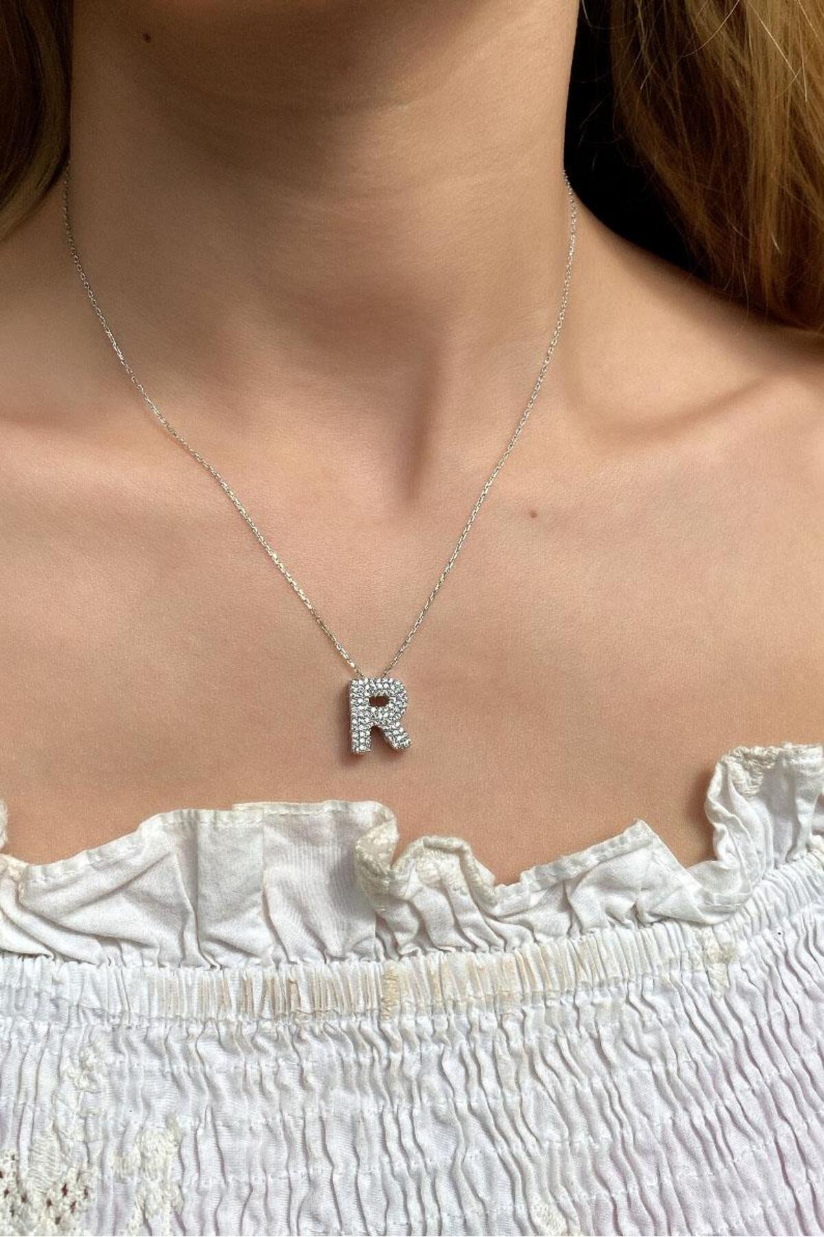 R Harf Kolye