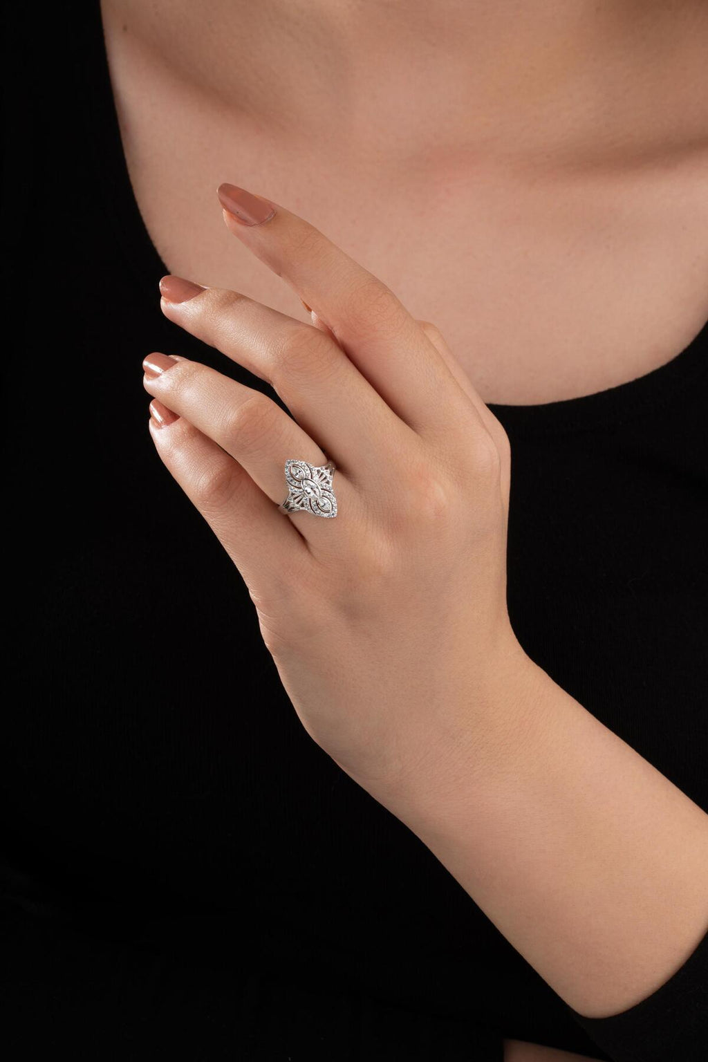 Taşlı Elegant Tasarım Yüzük