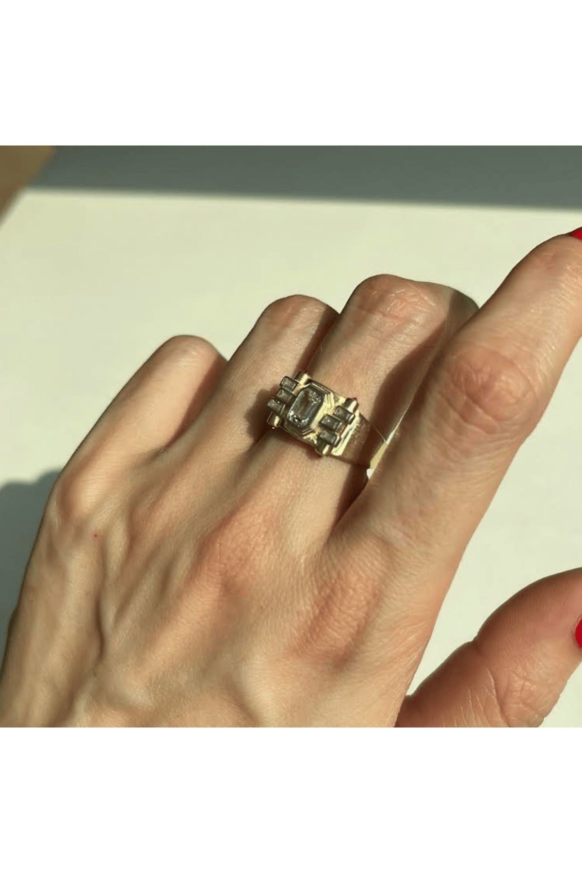 Serenay Serisi Ruby Baget Taşlı Yüzük
