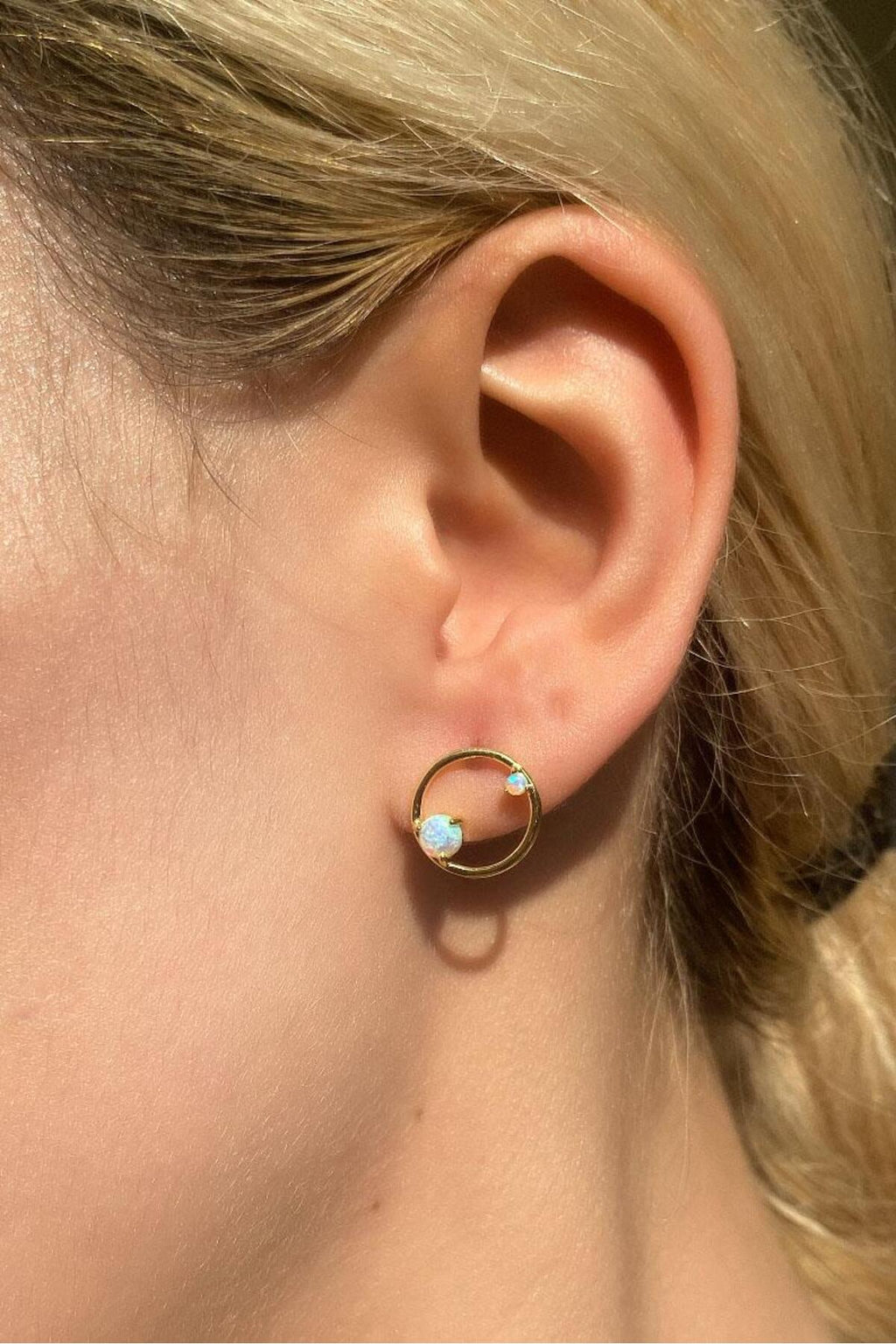 Opal Taşlı Yuvarlak Minimal Küpe
