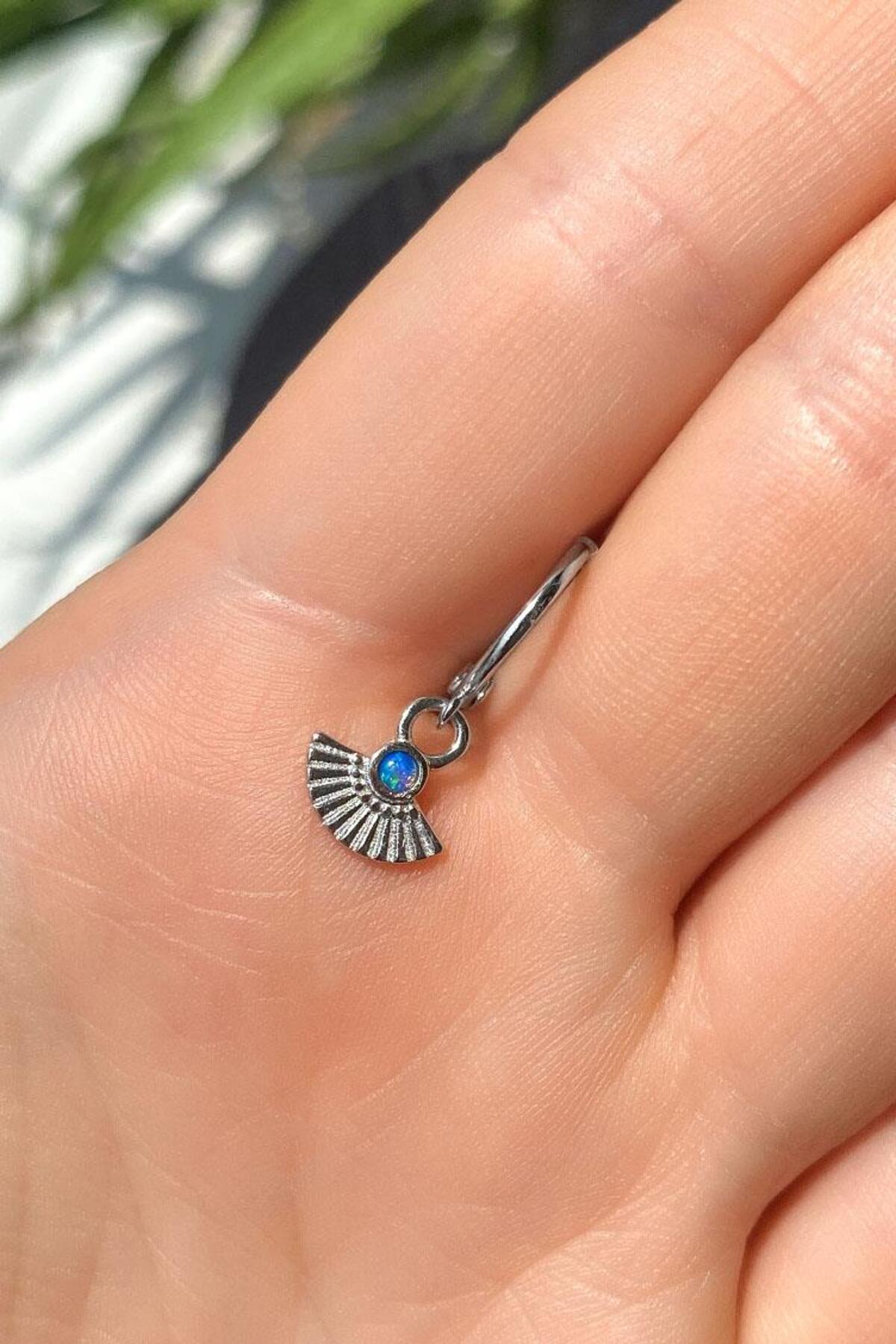 Mavi Opal Taşlı Yelpaze Tasarım Halka Piercing Küpe
