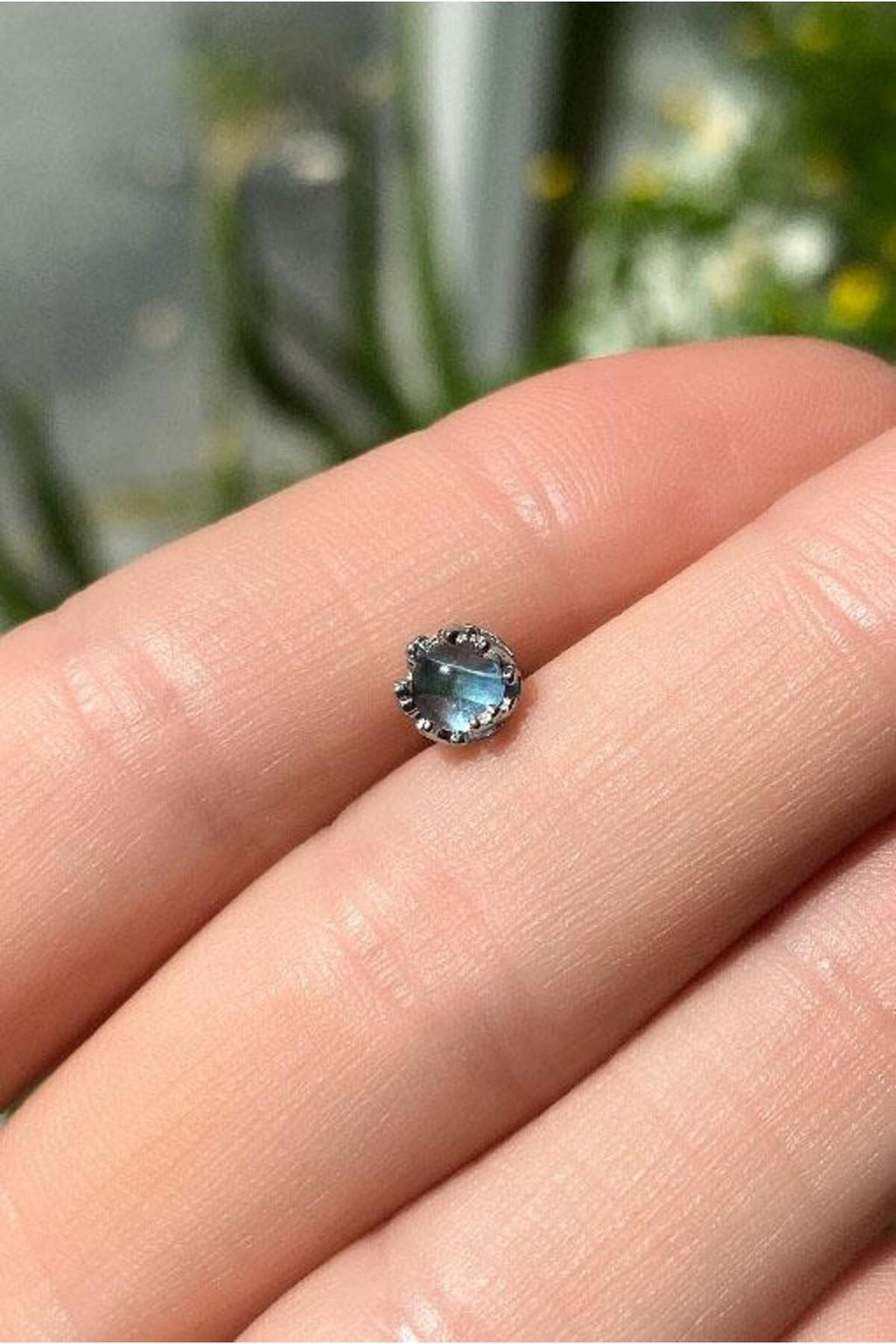 Yeşil Taşlı Yuvarlak Piercing Küpe