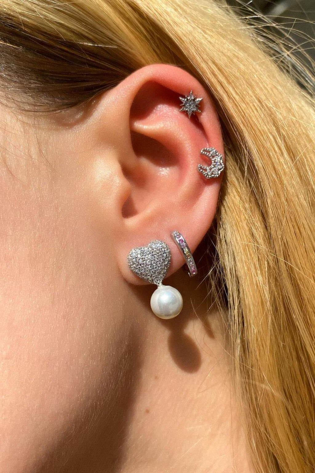 Beyaz Taşlı Mini Oval Halka Küpe