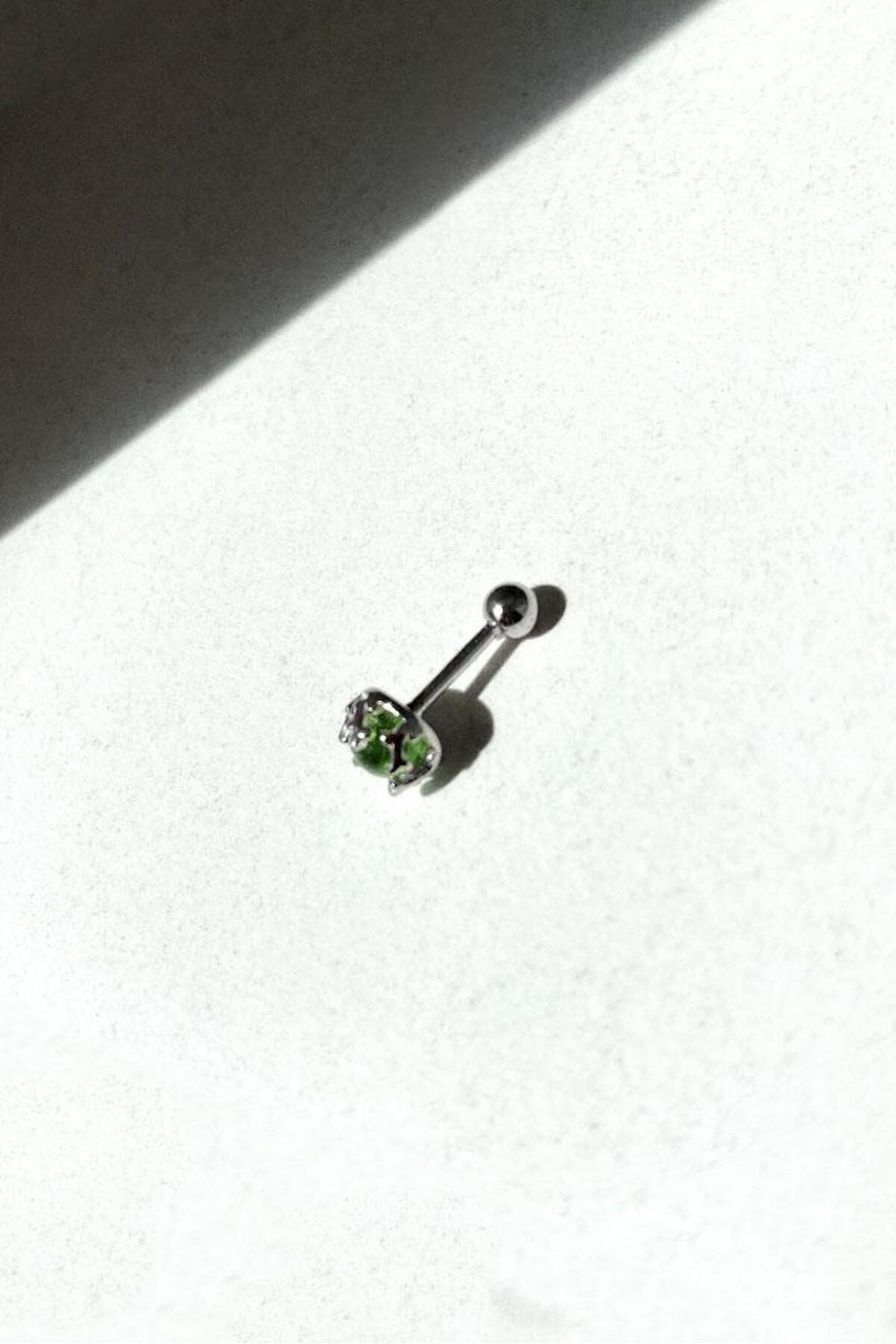 Yeşil Taşlı Yuvarlak Piercing Küpe