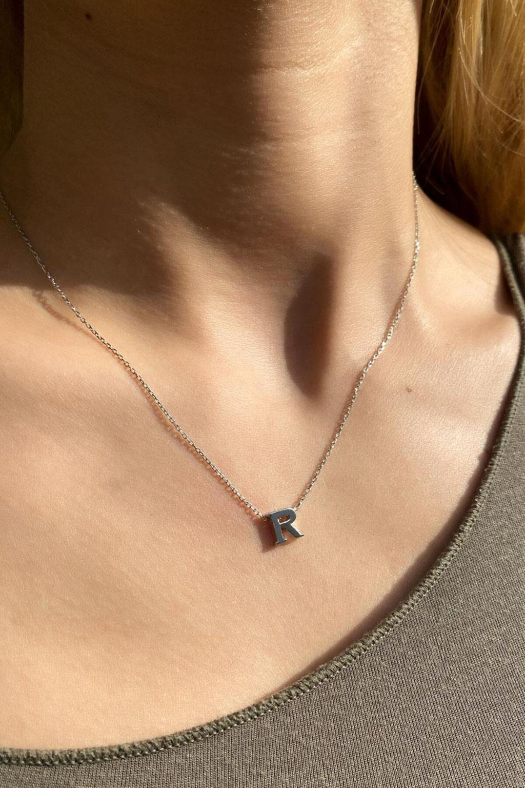 R Harfi Minimal Kolye