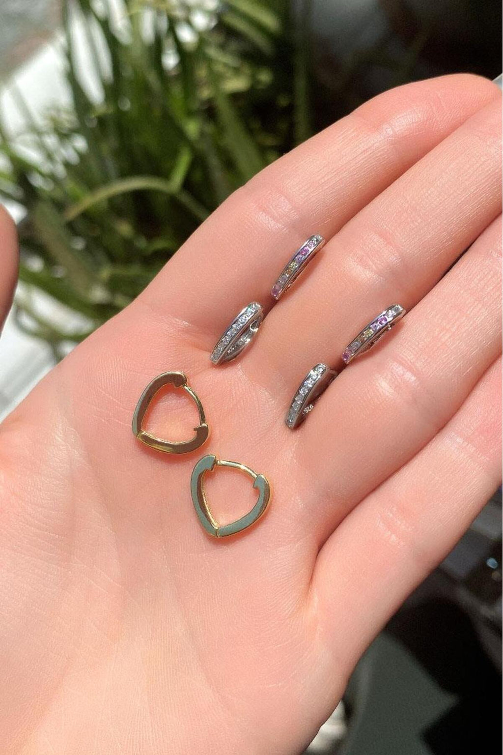 Beyaz Taşlı Mini Oval Halka Küpe