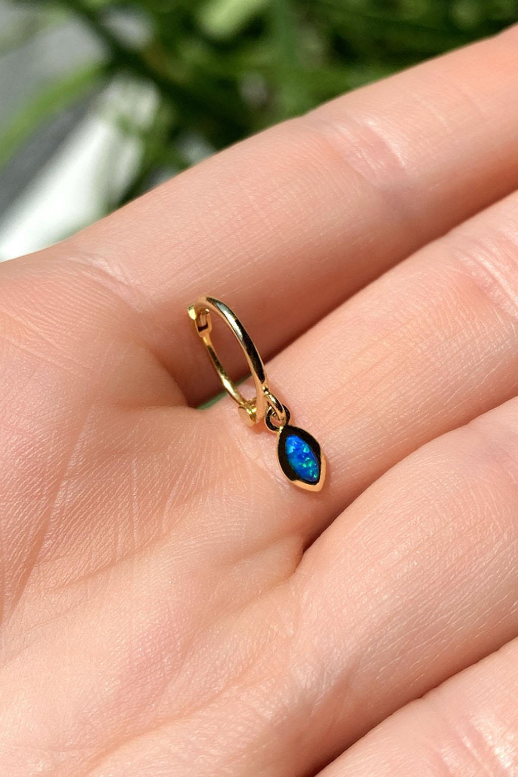 Opal Taşlı Badem Kesim Halka Piercing Küpe