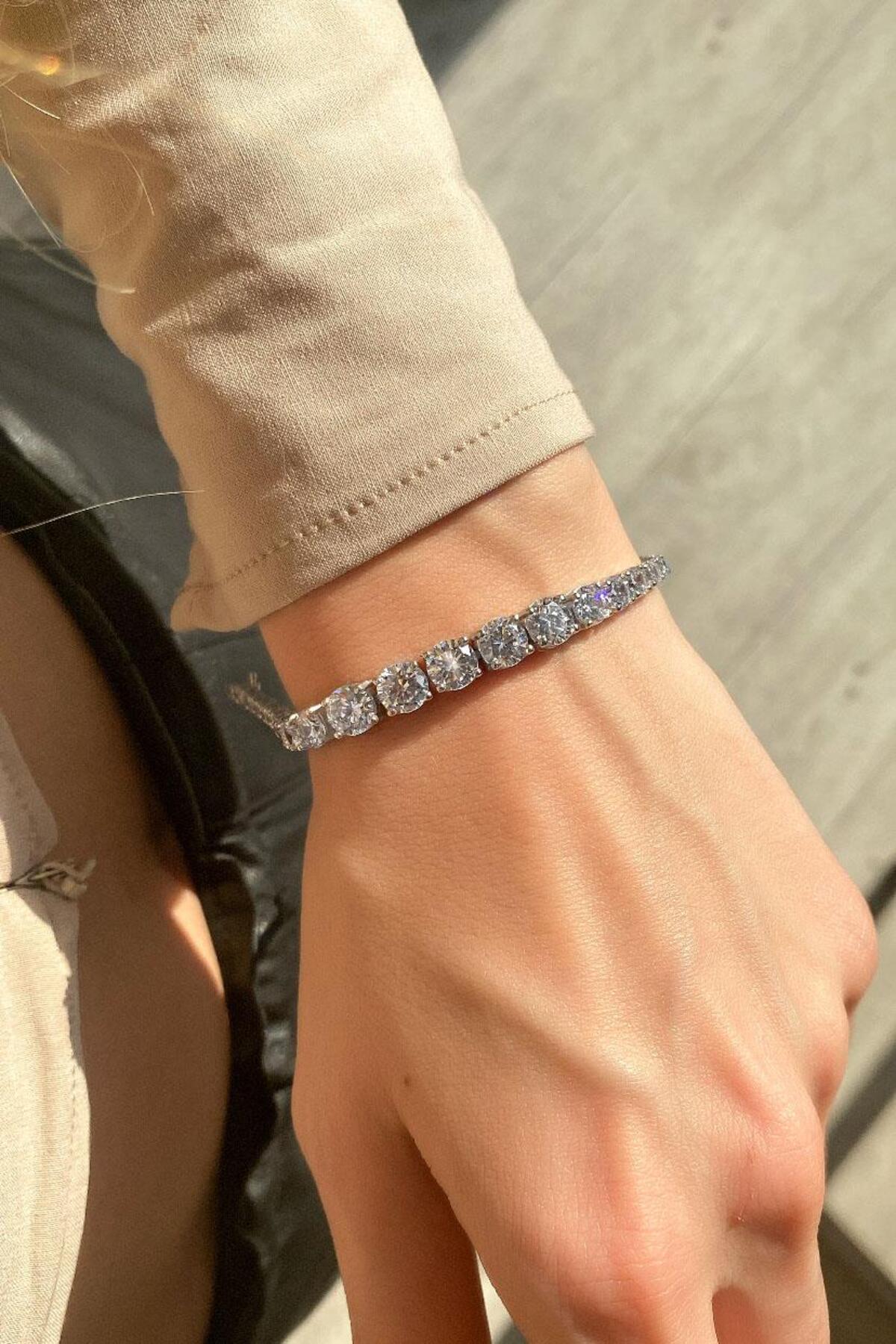 +A Kalite Zirkon Taşlı Küçükten Büyüğe Sıralı Pırlanta Kilit Su Yolu Bileklik