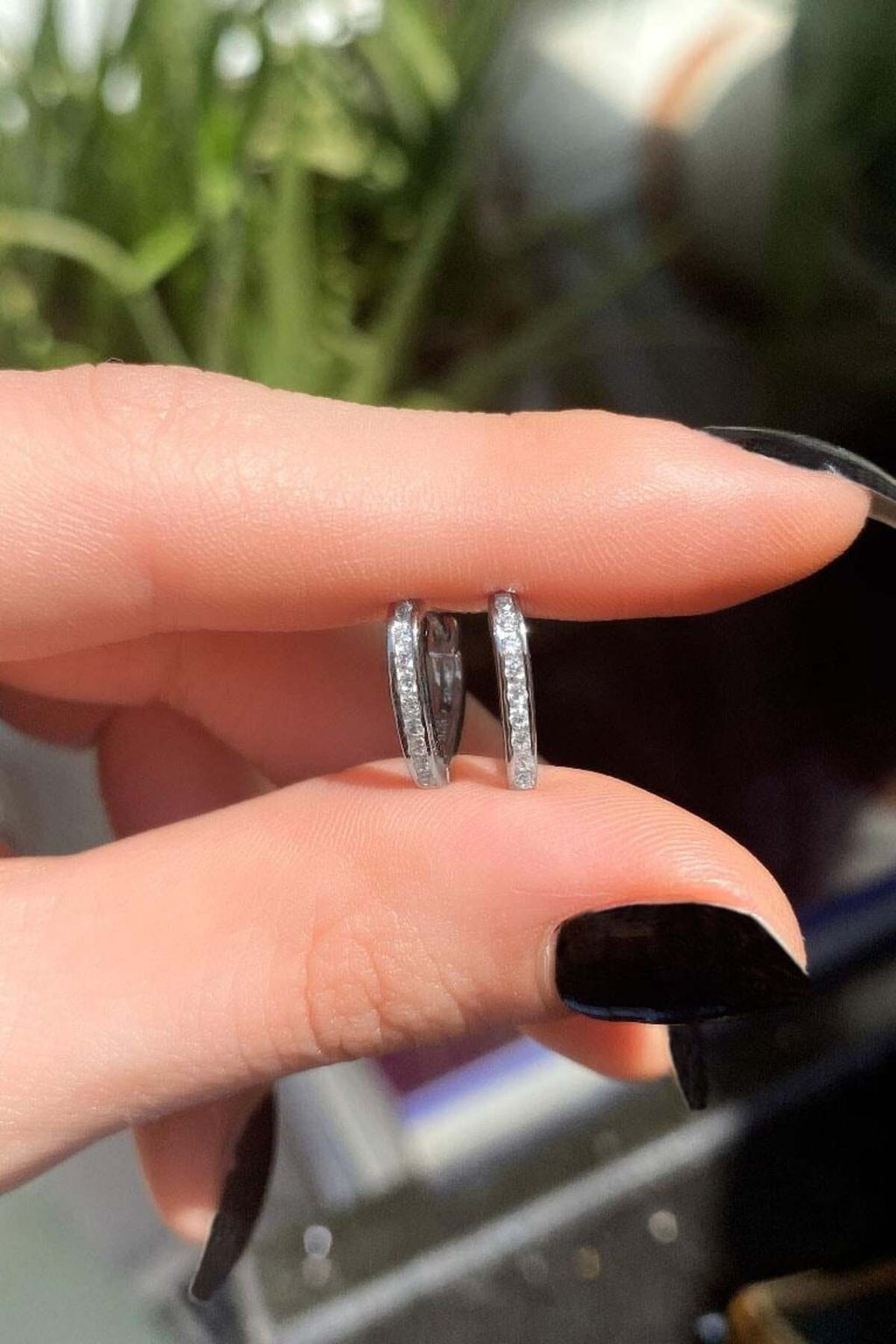 Beyaz Taşlı Mini Oval Halka Küpe