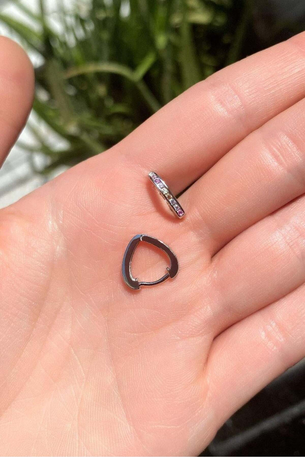 Beyaz Taşlı Mini Oval Halka Küpe