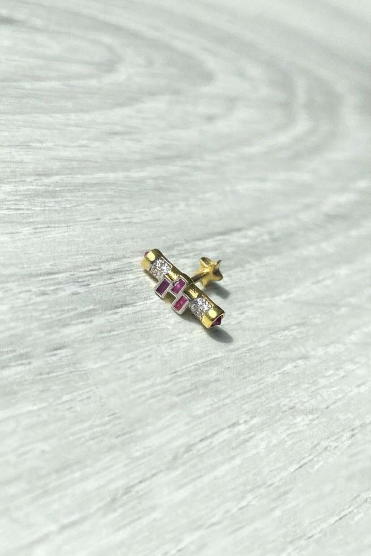 Baget Fuşya Taşlı Piercing Küpe