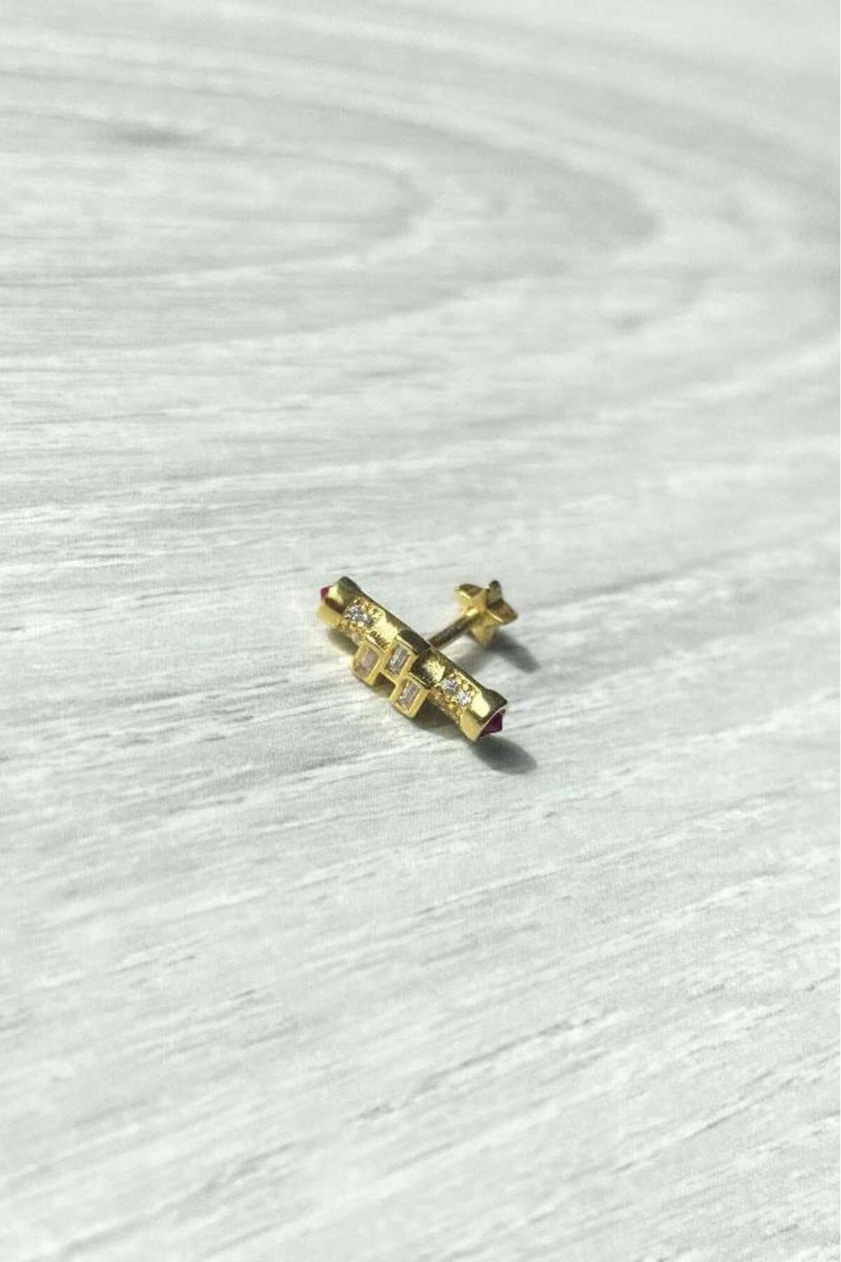 Baget Fuşya Taşlı Piercing Küpe