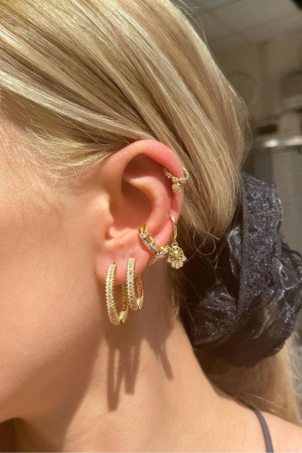 Fatma Ana Eli Halka Piercing Küpe
