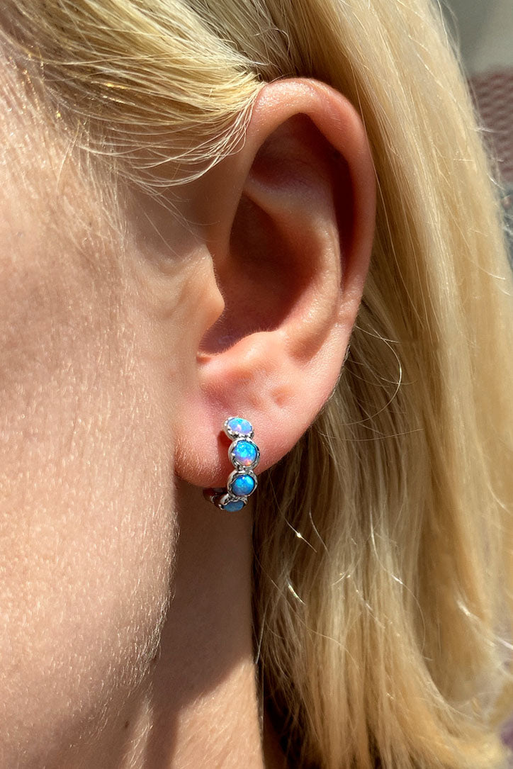 Opal Taşlı Minimal Halka Küpe
