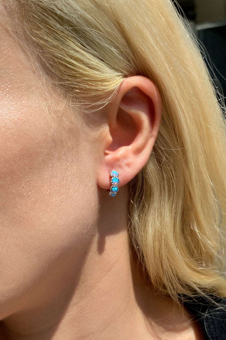 Opal Taşlı Minimal Halka Küpe