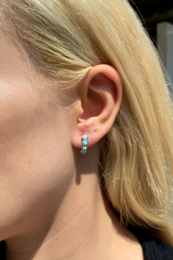 Opal Taşlı Minimal Halka Küpe